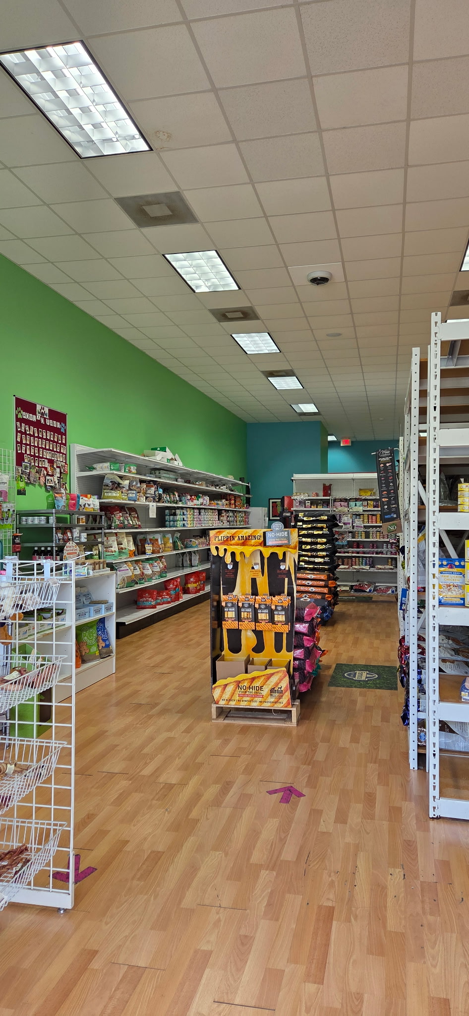 Treat displays and food shelves in our Miami store